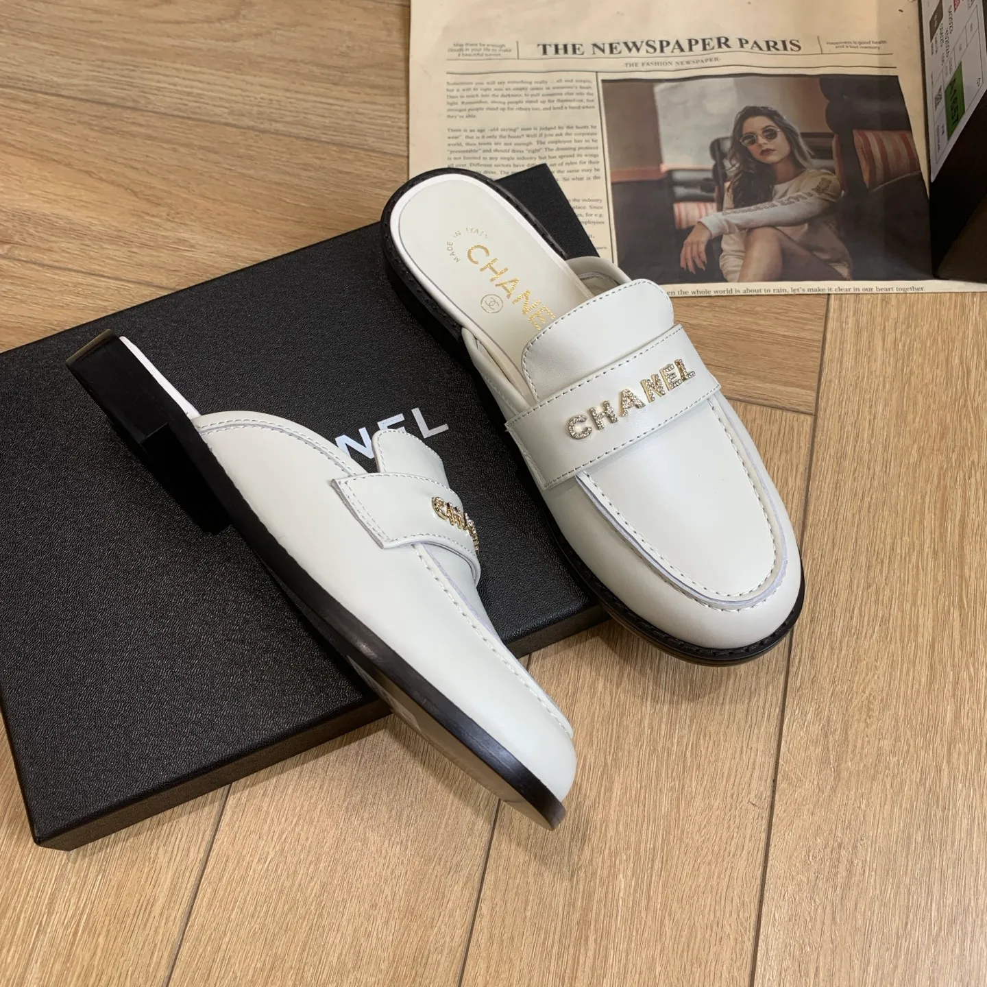 👟👟Ex-factory price 600👟👟 🍀2025 spring and summer new Chanel Chanel small diamond buckle monogram Loaf lazy half-slippers, which can be worn all year round. No matter when you wear them, they are very high-end and durable. You can attract attention when shopping on the street! Easily travel between commuting and leisure occasions, becoming a carefree fashionable and elegant woman ~ Upper: cowhide/butter Lining: lambskin Sole: Italian genuine leather outsole Size: 35-39 (40/41 customized, non-refundable and non-exchangeable